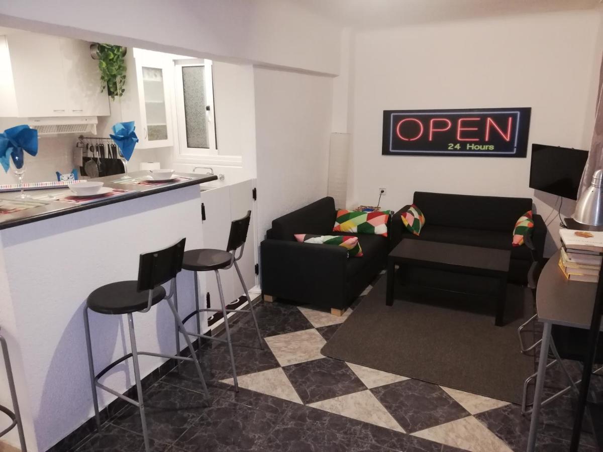 Ellanikou Apartment In Pankrati Vipgreece Athén Kültér fotó
